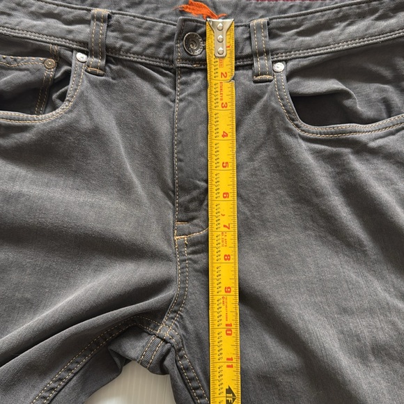 Tommy Bahama Gray straight leg Men's Jeans. Size 33 x 32 - Picture 9 of 16